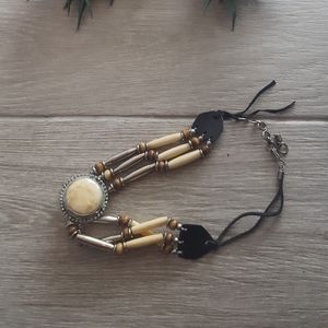 Indian style chocker